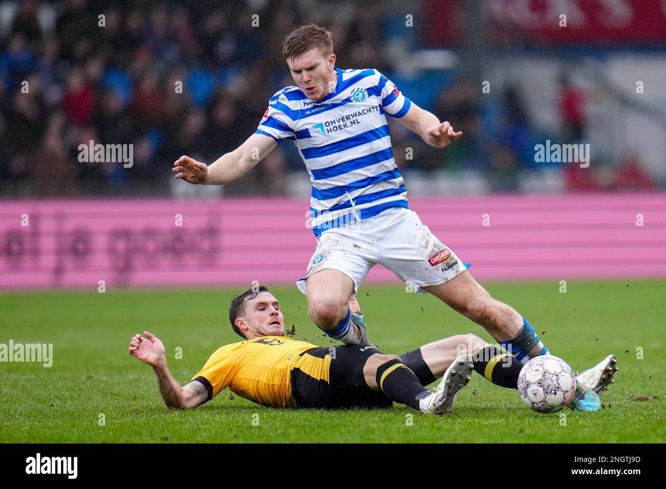 DOETINCHEM, PAYS-BAS - FÉVRIER 19 : Nils Roseler de Roda JC Kerkrade, Devin Haen de Graafschap pendant le match Keuken Kampioen Divisiie entre de Graafschap et Roda JC à de Vijverberg sur 19 février 2023 à Doetinchem, pays-Bas (photo de René Nijhuis/Orange Pictures) Banque D'Images