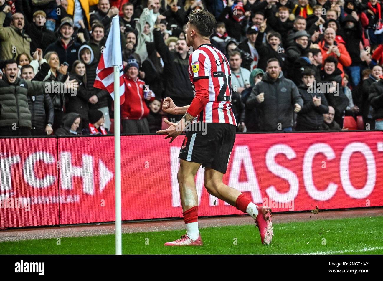 Sunderland, Royaume-Uni. 18 FÉVR. 2023. Jack Clarke, de l'AFC Sunderland, célèbre le but d'ouverture contre Bristol City dans le championnat Sky Bet. Credit: Chris Fryatt/Alay Live News Credit: Chris Fryatt/Alay Live News Banque D'Images