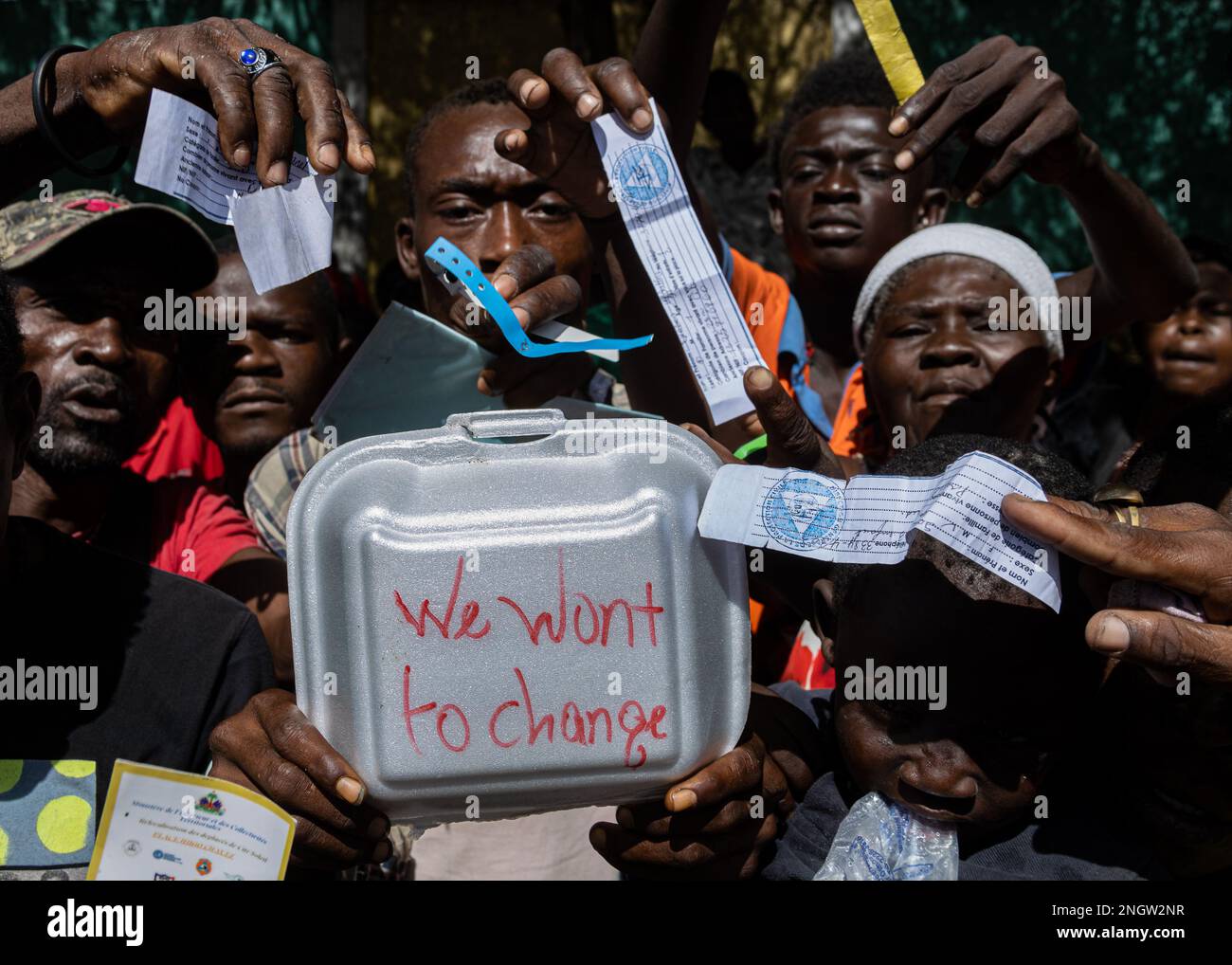 Port au Prince, Haïti. 19th novembre 2022. Personnes déplacées à l'intérieur du pays près de Delmas, à Port-au-Prince, en Haïti, le 19 novembre 2022. Plus tôt ce jour-là, ils ont été expulsés de la Plaza Huga Chavez par la police en utilisant des gaz teargas. (Photo de Collin Mayfield/Sipa USA) crédit: SIPA USA/Alay Live News Banque D'Images Port au Prince, Haïti. 19th novembre 2022. Personnes déplacées à l'intérieur du pays près de Delmas, à Port-au-Prince, en Haïti, le 19 novembre 2022. Plus tôt ce jour-là, ils ont été expulsés de la Plaza Huga Chavez par la police en utilisant des gaz teargas. (Photo de Collin Mayfield/Sipa USA) crédit: SIPA USA/Alay Live News Banque D'Images