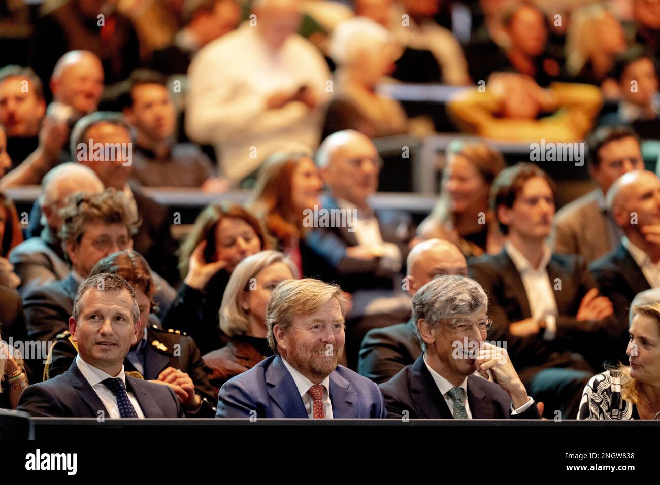 ROTTERDAM - King Willem-Alexander lors de la finale masculine de singles le dernier jour du tournoi de tennis ABN AMRO Open à Ahoy. ANP SANDER KONING pays-bas - belgique sortie Banque D'Images