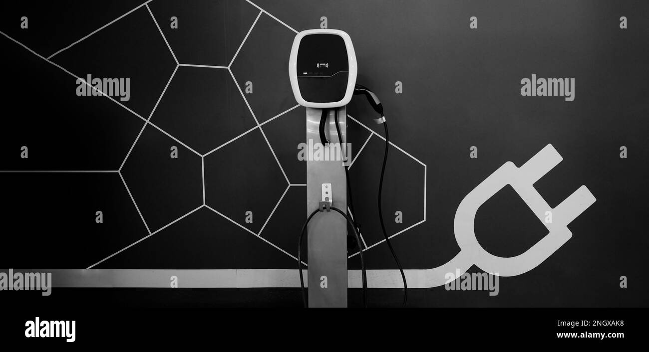 Type de charge rapide de chargeur de véhicule électrique au stationnement, qui charge c.c. plus rapidement que le système c.a. Chargeur EV station de charge de voiture utilisez la prise secteur pour le e électrique Banque D'Images