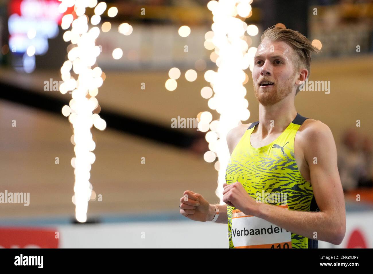 APELDOORN, PAYS-BAS - FÉVRIER 19 : Tim Verbaandert en compétition sur les 3000m hommes lors des championnats néerlandais Athlétisme en intérieur 2023 à Omnisport sur 19 février 2023 à Apeldoorn, pays-Bas (photo de Patrick Goosen/Orange Pictures) Banque D'Images