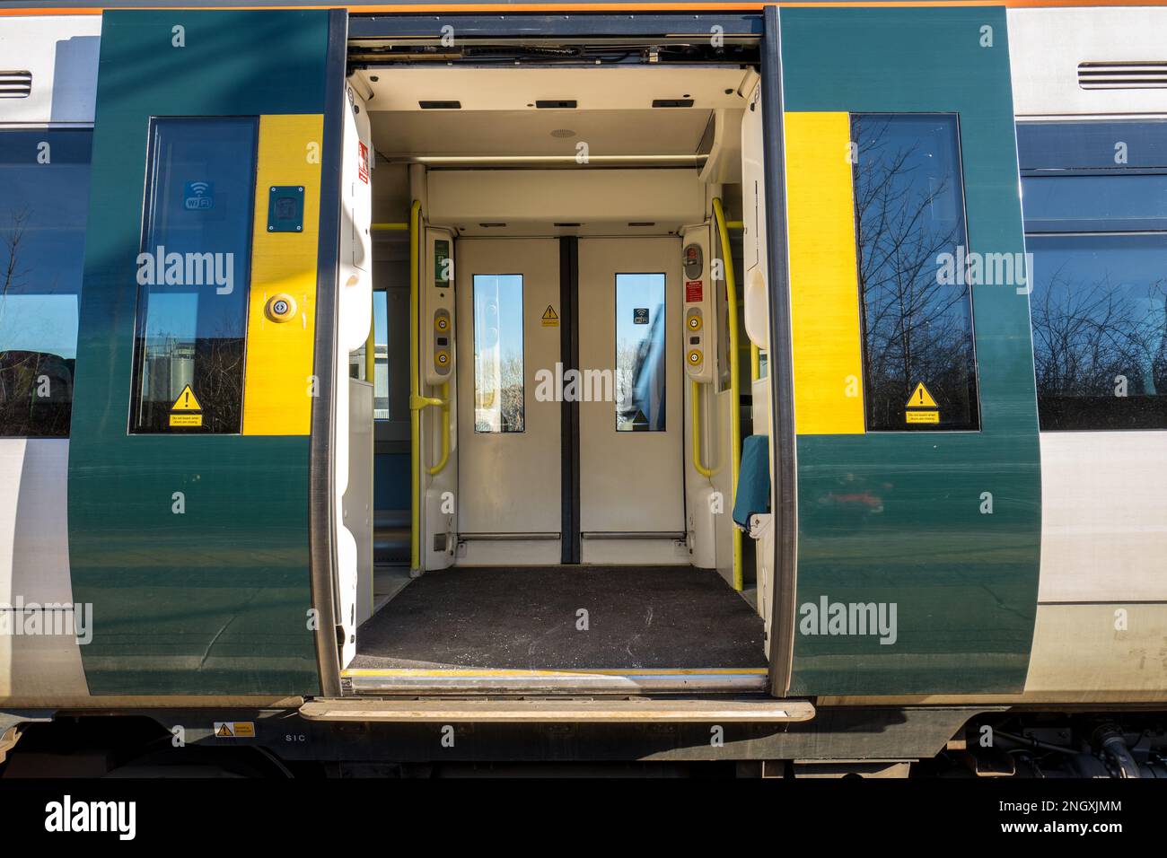 East Midlands Railway type régional British Rail classe 170 Turbostar diesel train de voyageurs à unités multiples à la gare Mansfield Woodhouse. Banque D'Images