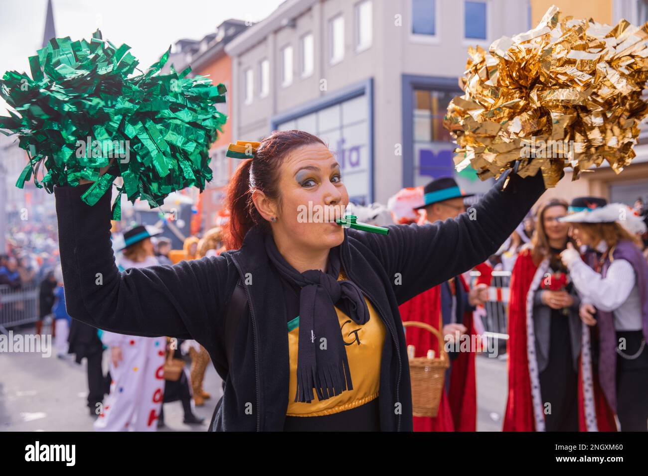 Villach, Autriche - 19 février 2023 : Carnaval de Villach, Fasching, les participants à la parade annuelle portent des vêtements colorés et de mascarade. Lei-Lei Banque D'Images