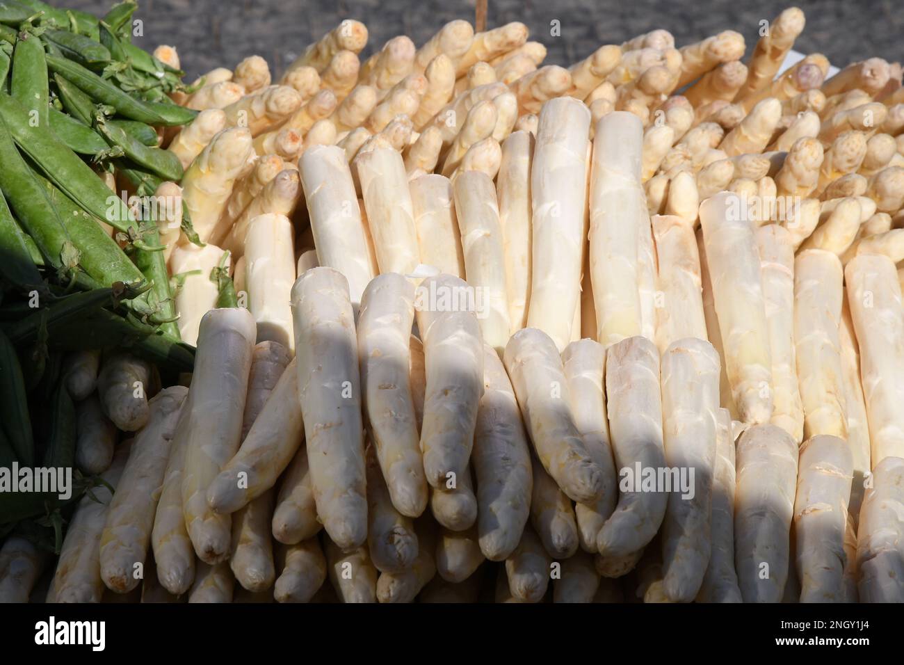 Copenhague/Danemark 02 mai 2018 White thik spargus importé de l'exposition allemande à la vente 1/2 klogram coût 35 kroner danois aout 5 euros. . (Photo.Francis Joseph Dean / Deanimages. Banque D'Images