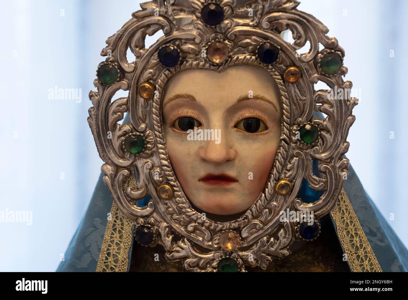 Figure catalane de la Vierge Marie exposée à El Museo de los Caminos dans le Palais épiscopal d'Astorga, Leon, Espagne. Le musée, le long de la Cami Banque D'Images