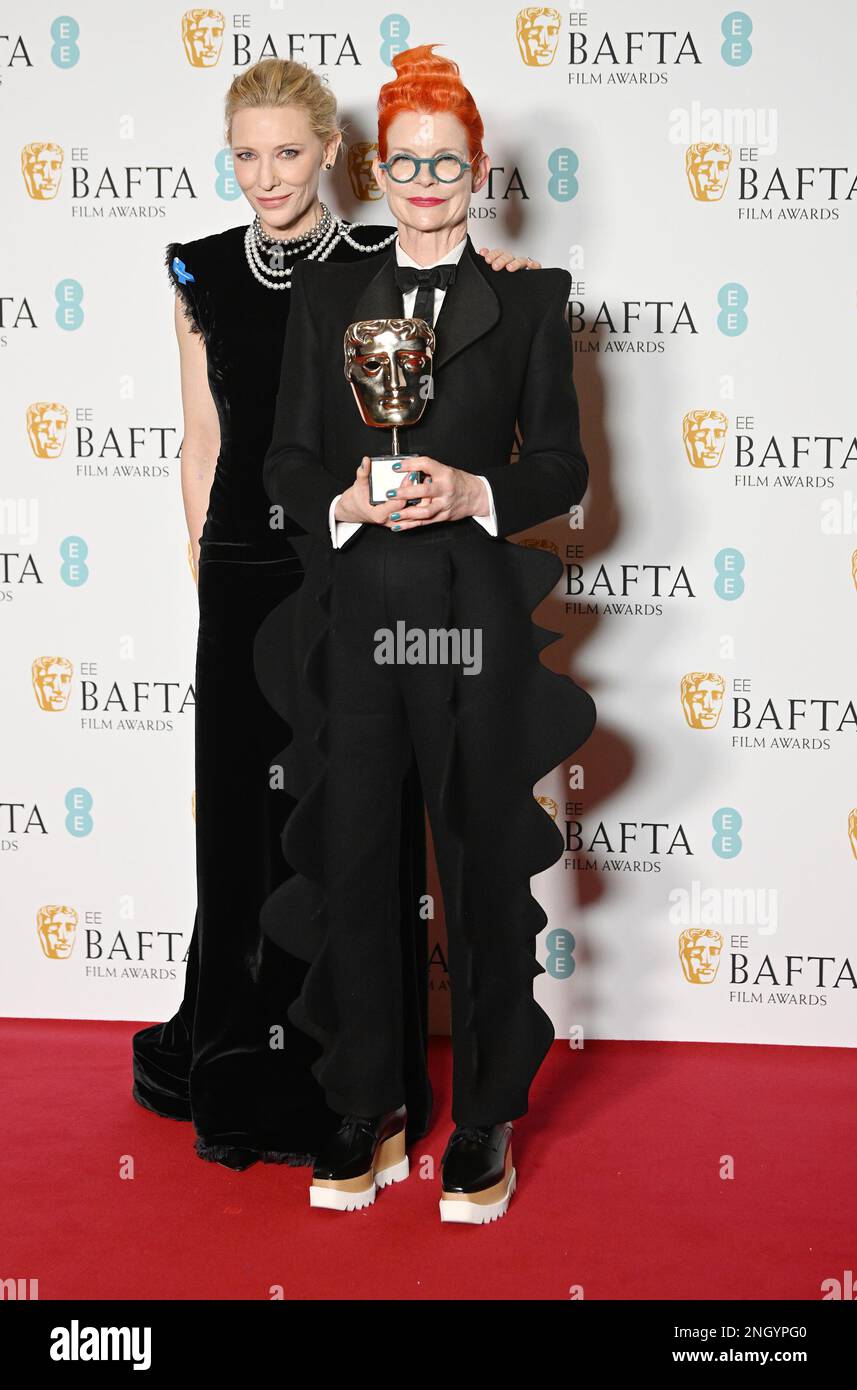 Londres, Royaume-Uni. 19th févr. 2023. L'actrice australienne Cate Blanchett et le couturier britannique Sandy Powell assistent à la salle des gagnants des Prix du film de l'EE British Academy au Royal Festival Hall de Londres, dimanche, 19 février 2023. Photo par Rune Hellestad/UPI crédit: UPI/Alay Live News Banque D'Images