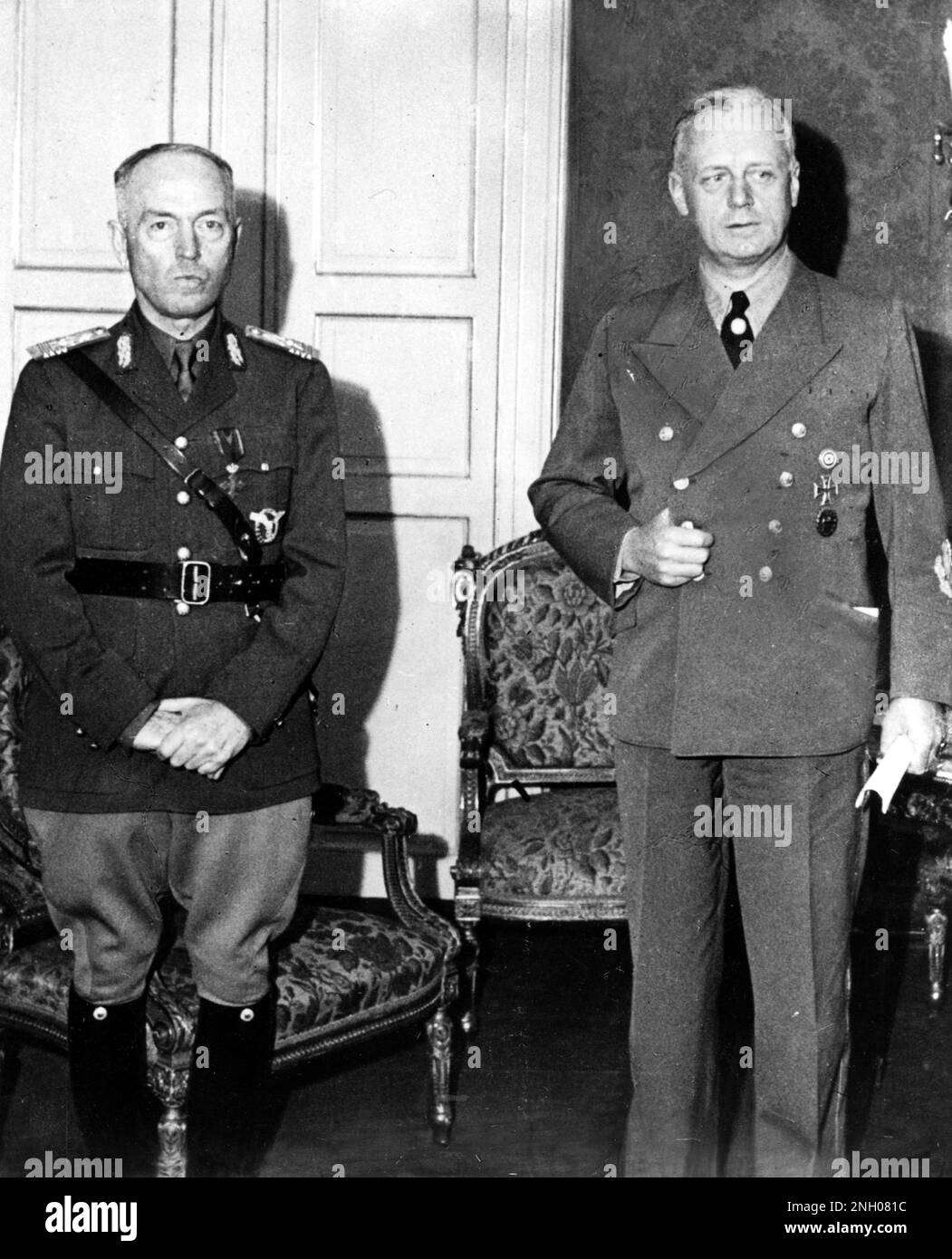 Ministre des Affaires étrangères du troisième Reich Joachim von Ribbentrop (à droite) et dirigeant roumain Ion Antonescu en juin 1941. Banque D'Images
