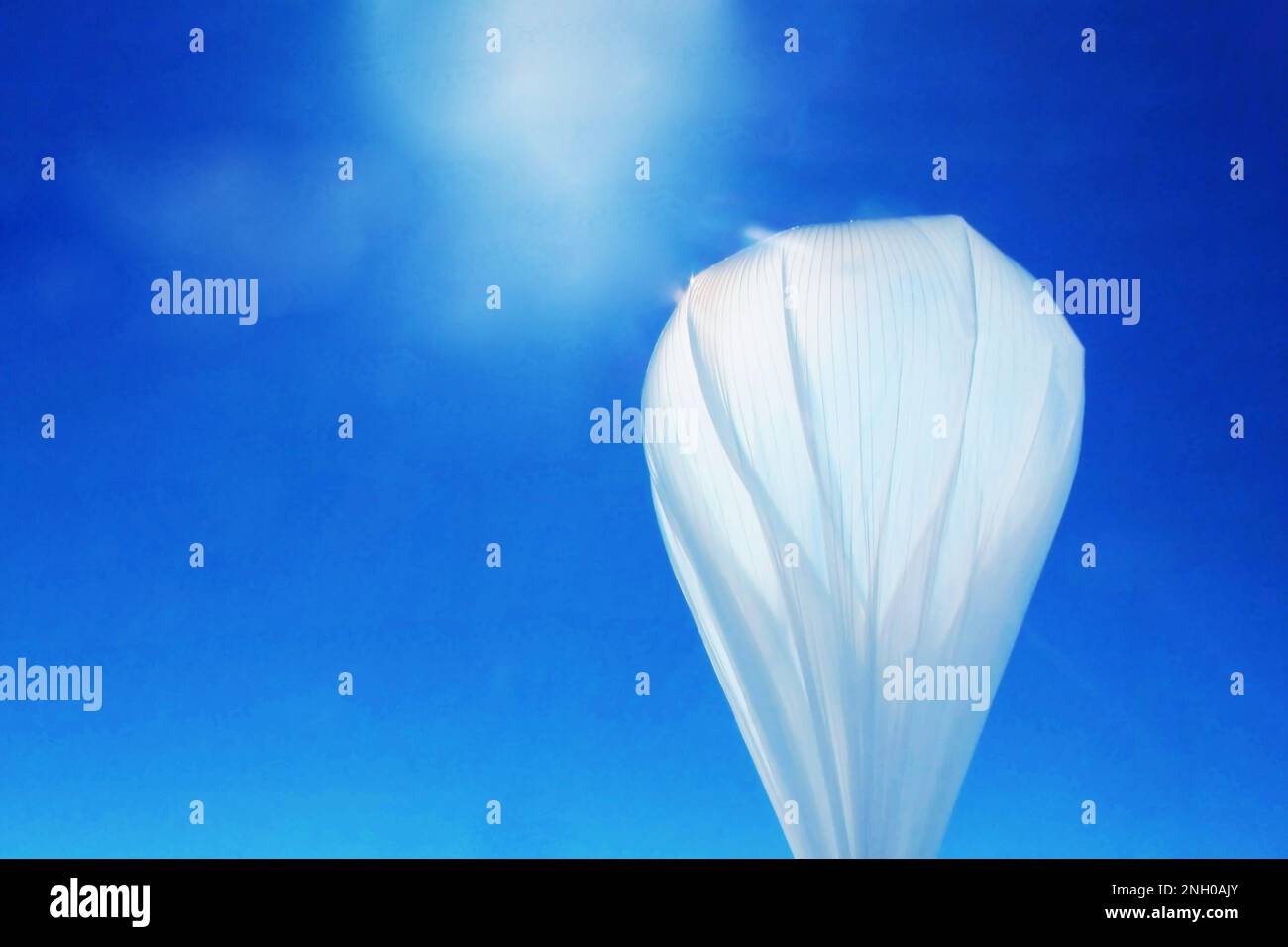 Ballon de reconnaissance dans le ciel. Éléments de cette image fournis par la NASA. Photo de haute qualité Banque D'Images