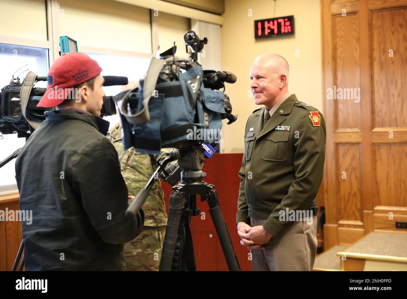 ÉTATS-UNIS Des soldats et des aviateurs observent l’anniversaire de la Garde nationale de Pennsylvanie en 275th au cours d’une cérémonie dans le hall Edward Martin, ici le 4 décembre 2022. La garde nationale de Pennsylvanie remonte à 1747, lorsque Benjamin Franklin a organisé une milice connue sous le nom d'associateurs. L'anniversaire de la Garde nationale de Pennsylvanie est le 7 décembre, mais l'observance a eu lieu pendant un week-end de service pour permettre aux soldats et aux aviateurs de participer. Banque D'Images