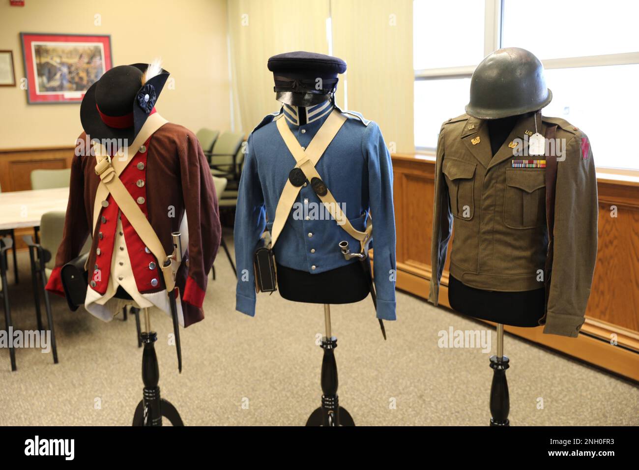 ÉTATS-UNIS Des soldats et des aviateurs observent l’anniversaire de la Garde nationale de Pennsylvanie en 275th au cours d’une cérémonie dans le hall Edward Martin, ici le 4 décembre 2022. La garde nationale de Pennsylvanie remonte à 1747, lorsque Benjamin Franklin a organisé une milice connue sous le nom d'associateurs. L'anniversaire de la Garde nationale de Pennsylvanie est le 7 décembre, mais l'observance a eu lieu pendant un week-end de service pour permettre aux soldats et aux aviateurs de participer. Banque D'Images