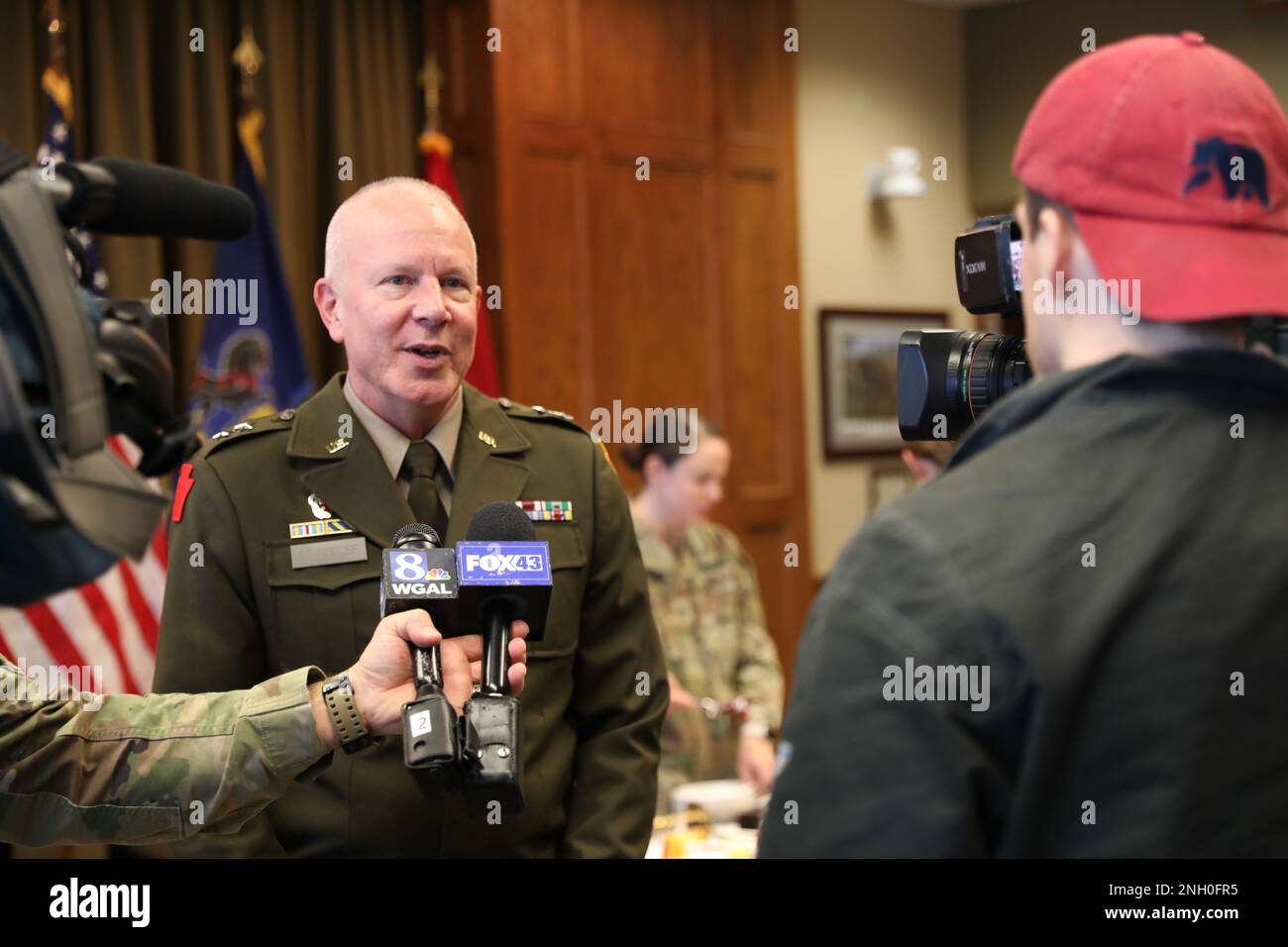 ÉTATS-UNIS Des soldats et des aviateurs observent l’anniversaire de la Garde nationale de Pennsylvanie en 275th au cours d’une cérémonie dans le hall Edward Martin, ici le 4 décembre 2022. La garde nationale de Pennsylvanie remonte à 1747, lorsque Benjamin Franklin a organisé une milice connue sous le nom d'associateurs. L'anniversaire de la Garde nationale de Pennsylvanie est le 7 décembre, mais l'observance a eu lieu pendant un week-end de service pour permettre aux soldats et aux aviateurs de participer. Banque D'Images