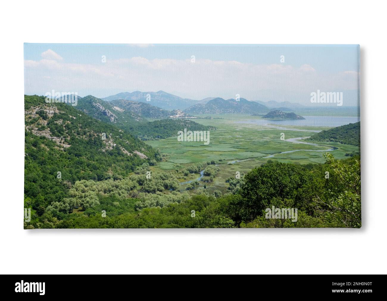 Photo imprimée sur toile, fond blanc. Vue pittoresque sur les magnifiques montagnes par beau temps Banque D'Images