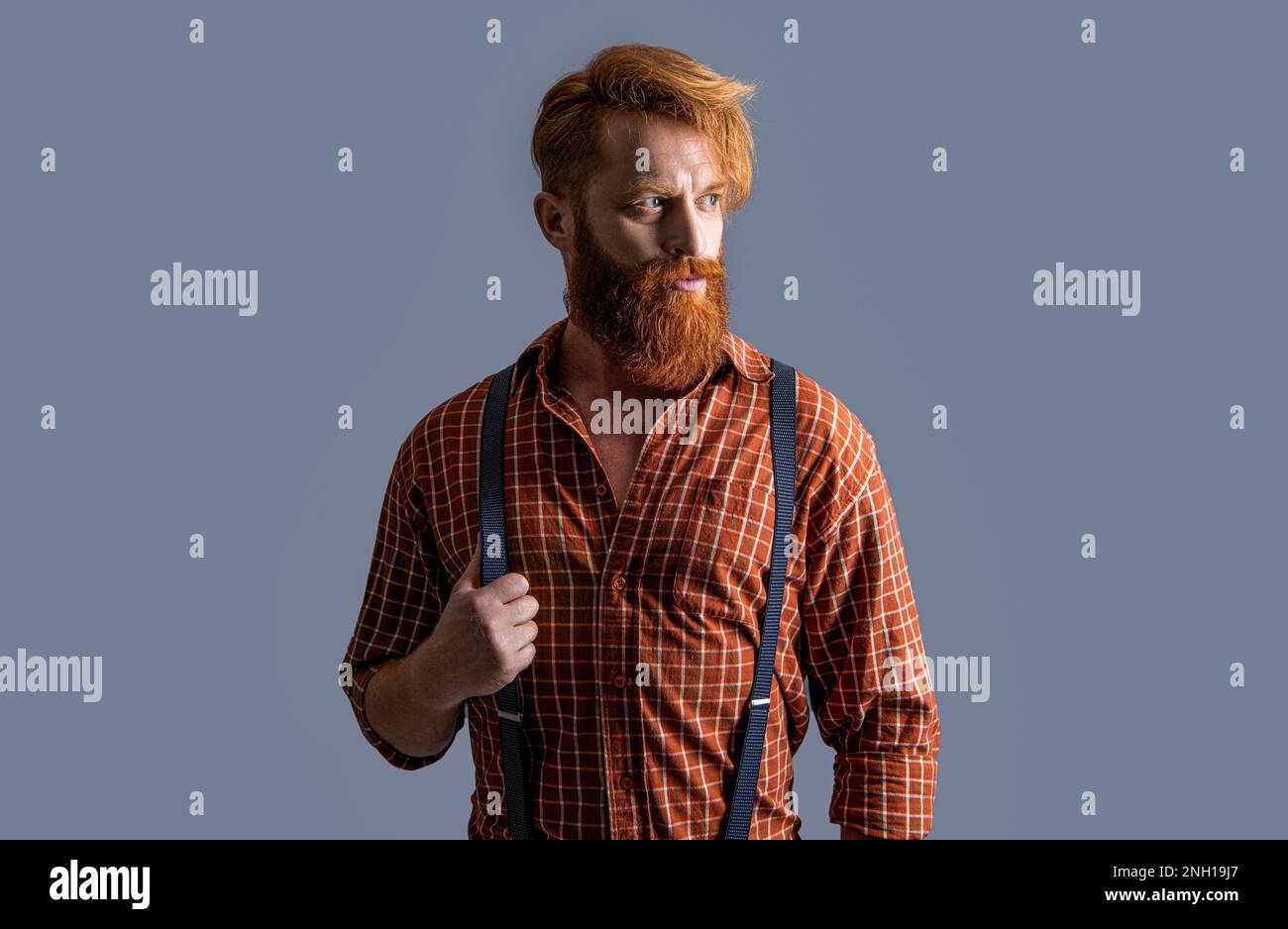 homme élégant rétro moustaché en bretelles sur fond. photo de l'homme  élégant rétro Photo Stock - Alamy