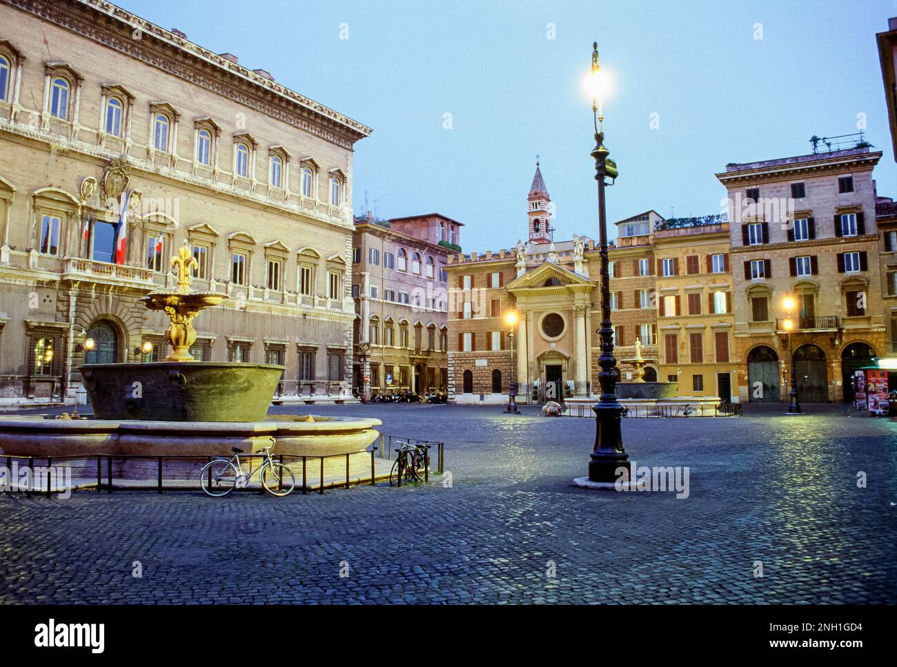 rome italie Piazza Farnese Banque D'Images