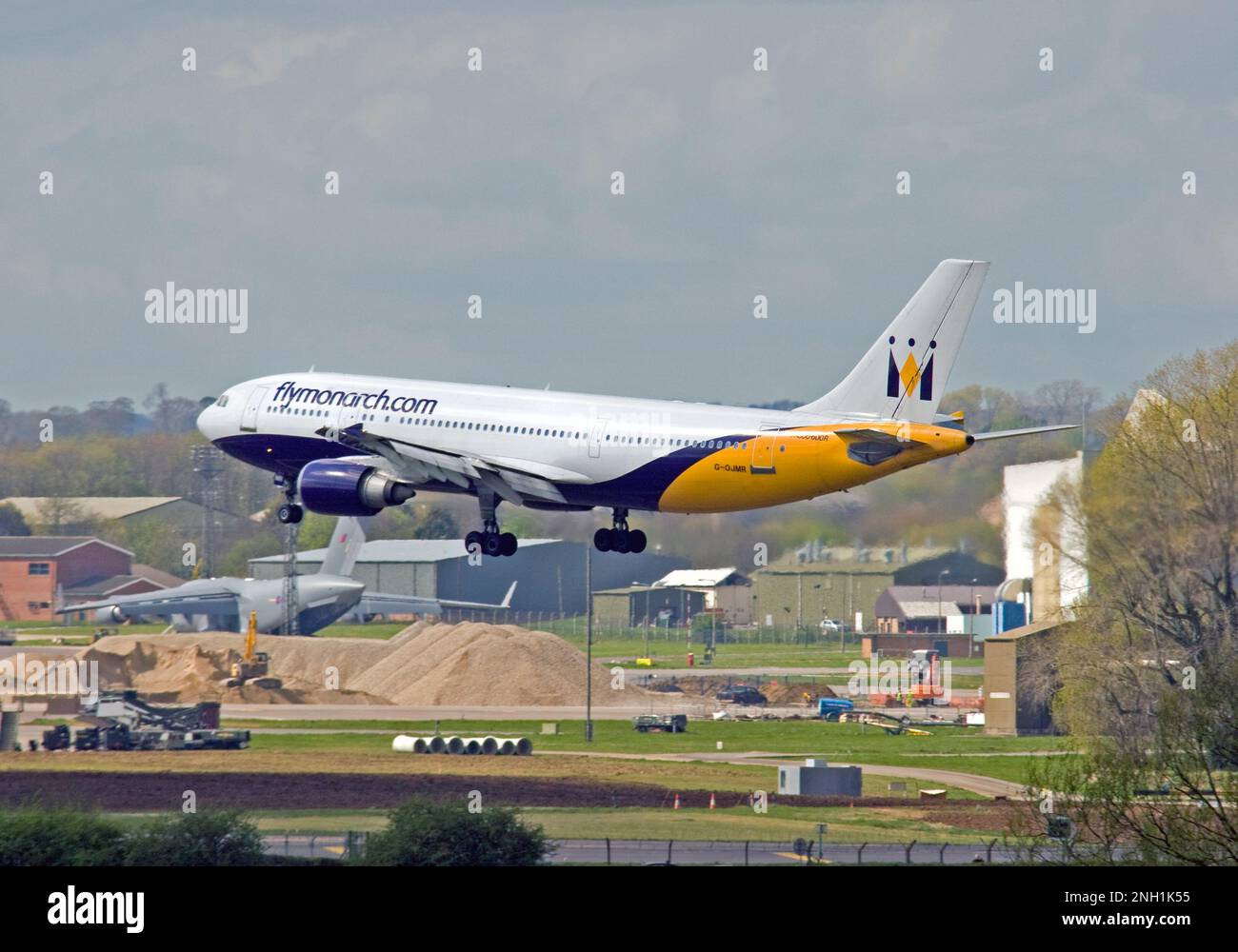 G-OJMR Monarch Airlines Airbus A300-605R atterrissage à RAF Brize Norton. 23rd avril 2008. Banque D'Images