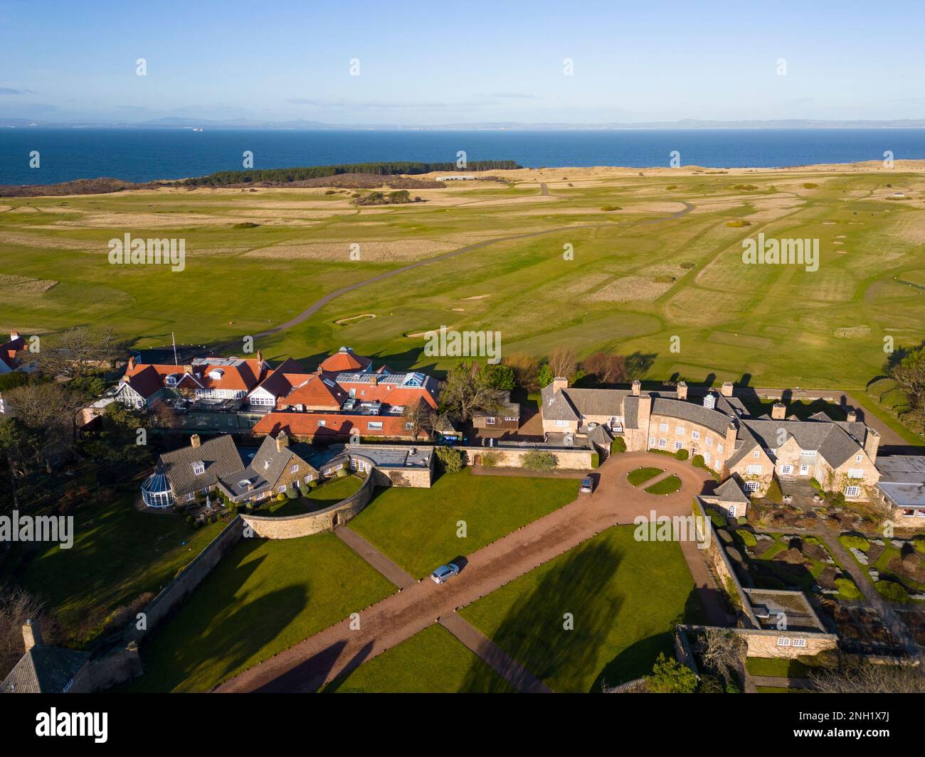 Vue aérienne depuis drone of Muirfield Golf Club et Greywalls Hotel, East Lothian, Écosse, Royaume-Uni Banque D'Images