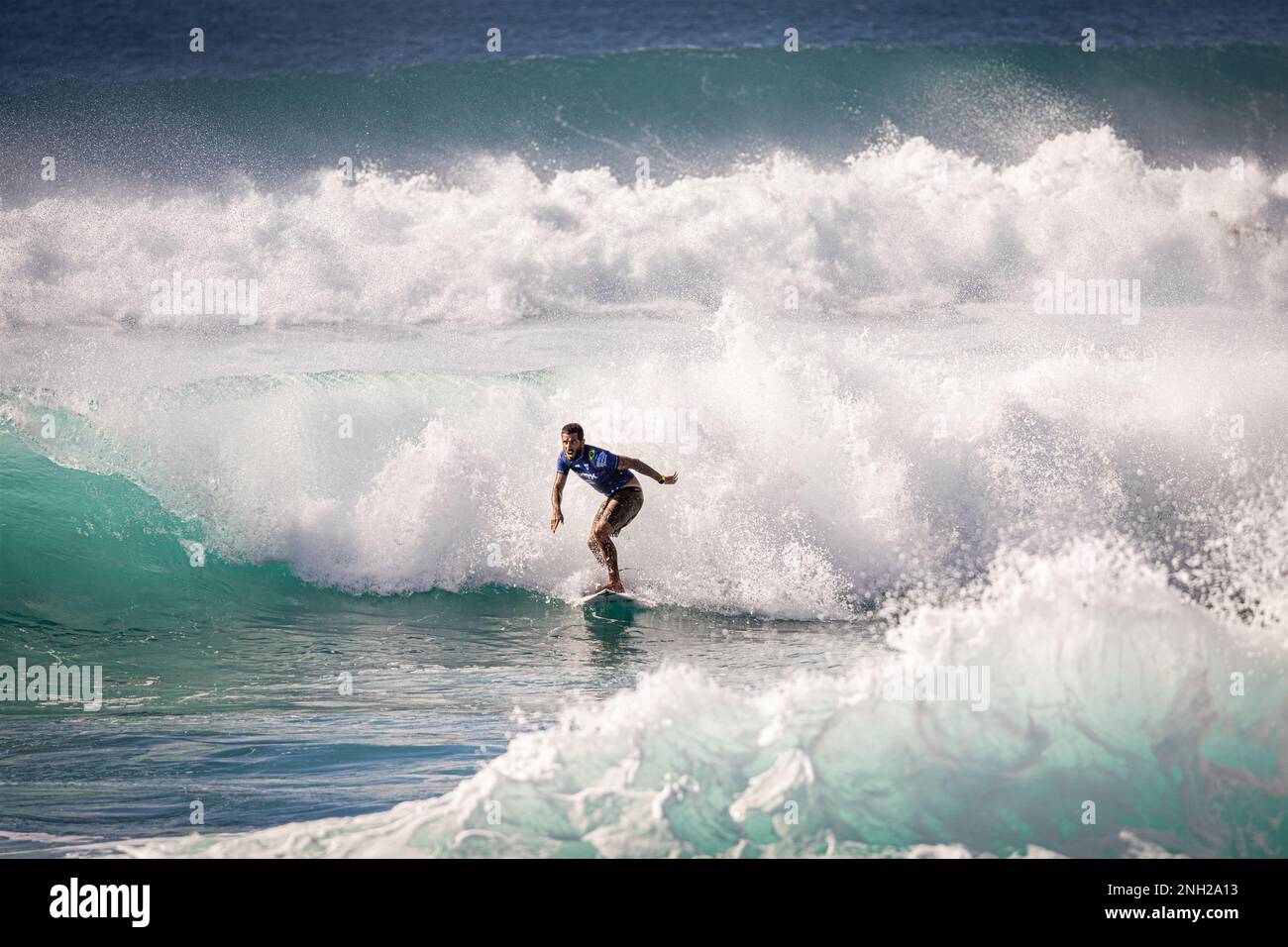 Haleiwa, HI, États-Unis. 19th févr. 2023. Filipe Toledo photographié alors qu'il remporte le concours de surf Hurley Pro Sunset Beach 2023 à Sunset Beach à Haleiwa, HI on 19 février 2023. Crédit : Erik Kabak Photographie/Media Punch/Alamy Live News Banque D'Images
