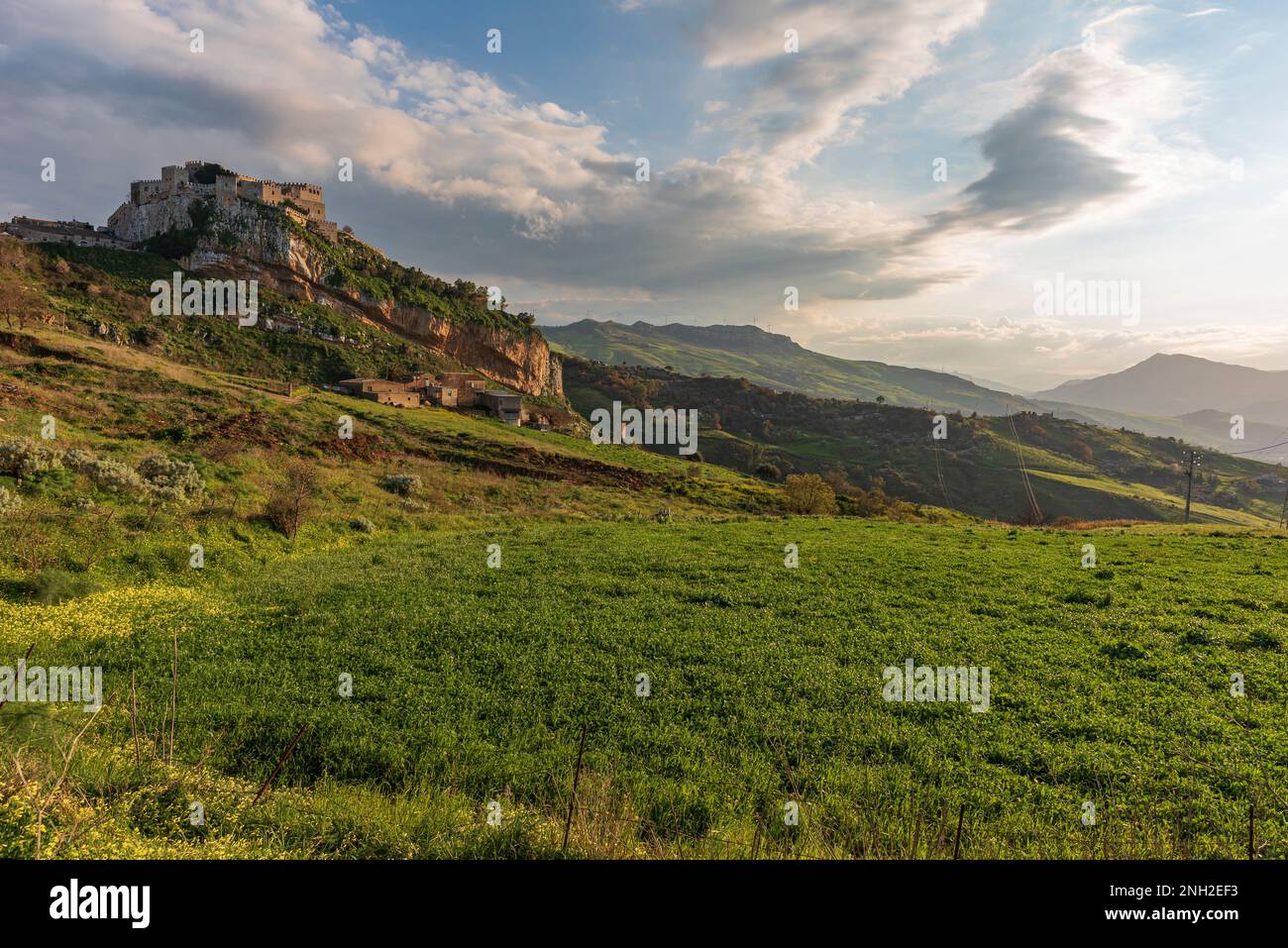 Vue panoramique sur le château de Caccamo, Sicile Banque D'Images