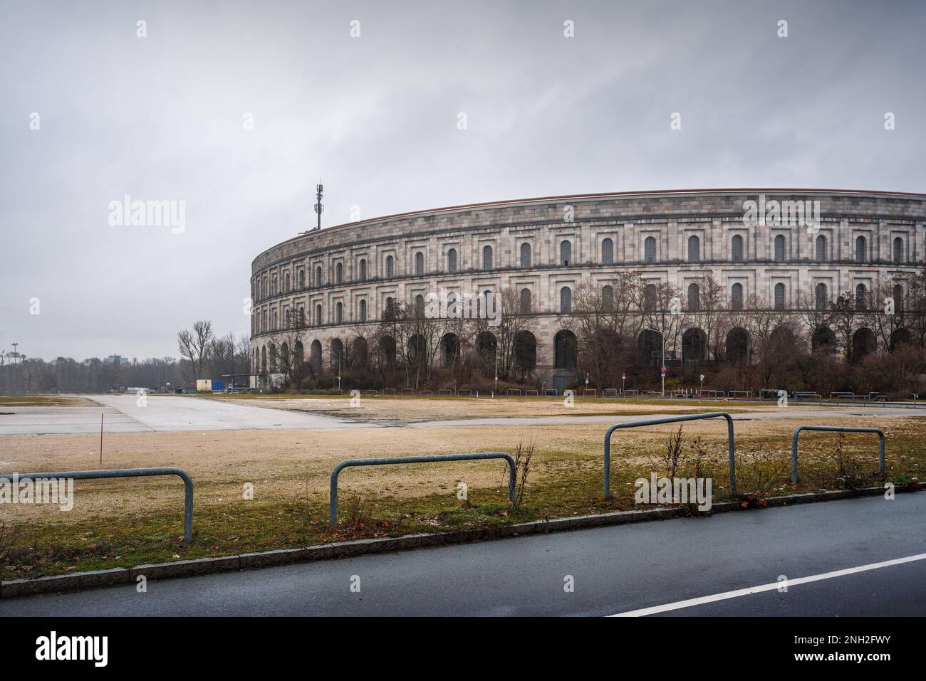 Salle de congrès vue sur les lieux de rassemblement du Parti nazi - Nuremberg, Bavière, Allemagne Banque D'Images