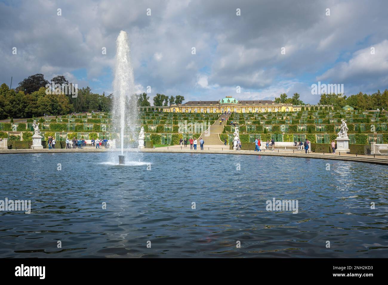 Potsdam, Allemagne - 13 septembre 2019 : grande fontaine et palais de Sanssouci - Potsdam, Brandebourg, Allemagne Banque D'Images