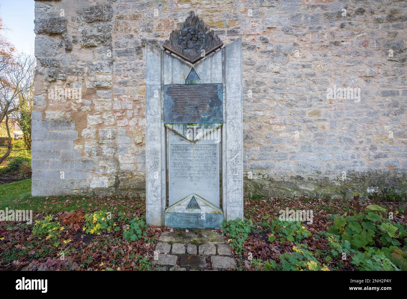 Memorial Stone to Rintfleisch pogrom at Castle Gardens (Burggarten) - Rothenburg ob der Tauber, Bavière, Allemagne Banque D'Images