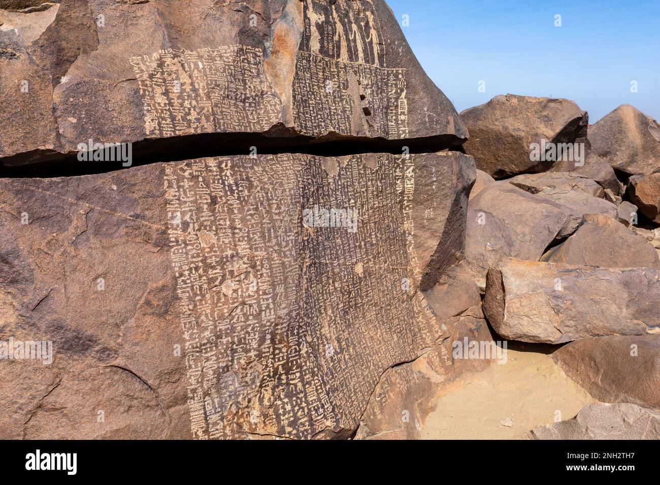 Hiéroglyphes égyptiens anciens. L'île Seheil d'Assouan, la plus connue pour la sculpture de la famine. Assouan. Egipt. Afrique. Banque D'Images