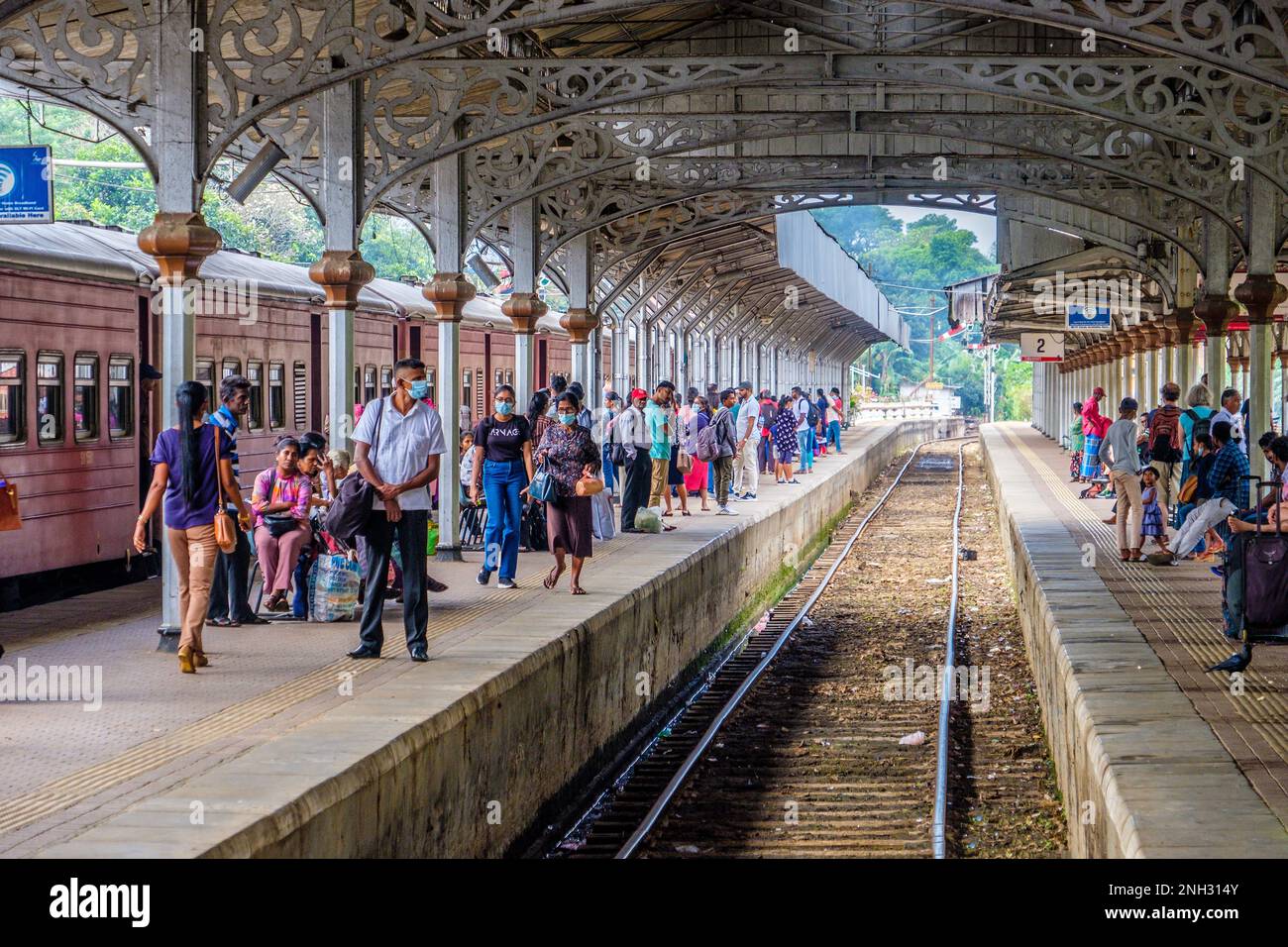 Sri Lanka, gare de Kandy sur le chemin de fer de Kandy à Ella à travers le pays de colline du Sri Lanka Banque D'Images