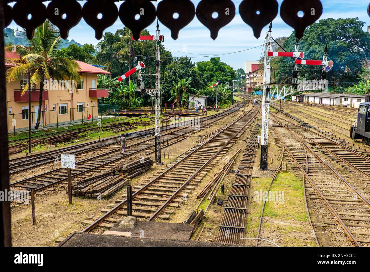 La vue de la boîte de signalisation à la gare de Kandy, Sri Lanka, le chemin de fer de Kandy à Ella à travers le pays de colline du Sri Lanka Banque D'Images