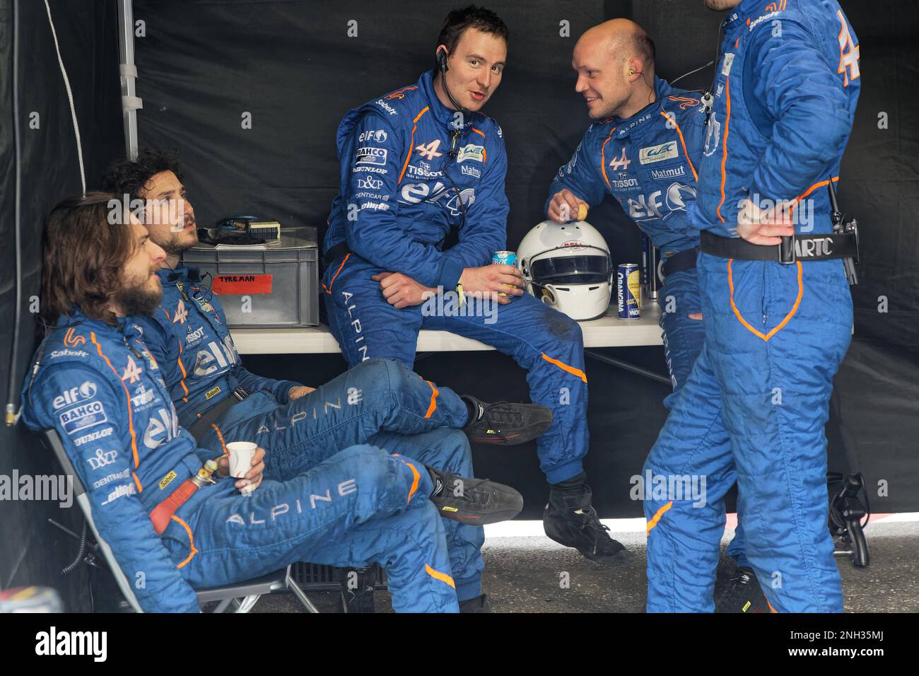 LE CASTELLET, FRANCE, 7 avril 2018 : courses de voitures et d'équipes pendant les sessions d'entraînement pour le Championnat du monde de voitures d'endurance, avant le début de 201 Banque D'Images