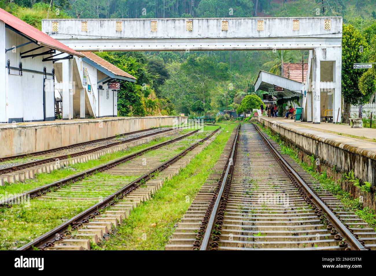 Sri Lanka, gare d'Ella sur le chemin de fer de Kandy à Ella à travers le pays de colline du Sri Lanka Banque D'Images