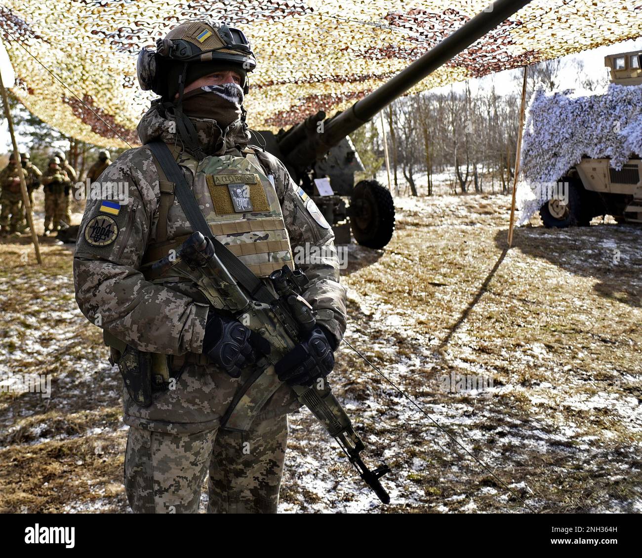 RÉGION DE KIEV, UKRAINE le 20 FÉVRIER 2023 Un militaire ukrainien est photographié lors d