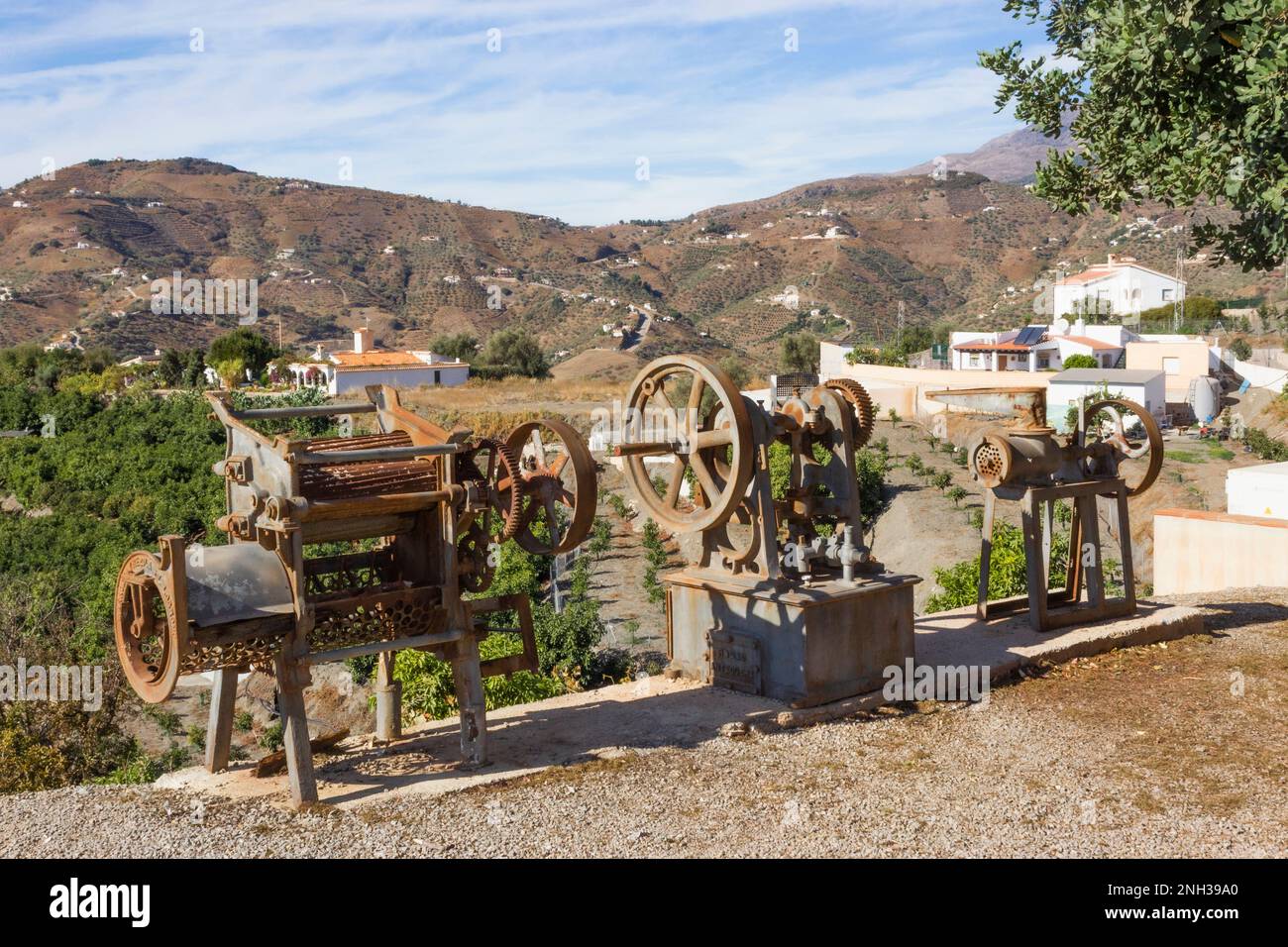 Bodegas Almijara. Cómpeta, Axarquía, Málaga, Andalousie, Espagne du Sud. Machines anciennes autrefois utilisées dans la production de vin. Banque D'Images