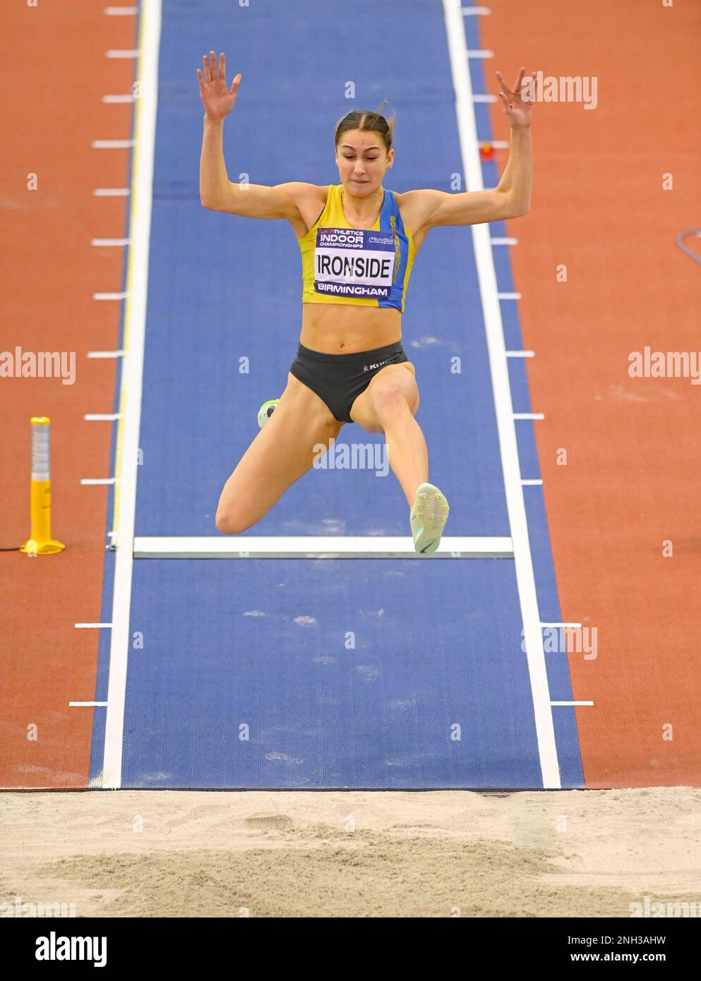 BIRMINGHAM, ANGLETERRE - FÉVRIER 19: Brooke IRONSIDE pendant le long saut au Royaume-Uni Athletics Indoor Championships jour 2 à l'Utilita Arena, Birmingham, Angleterre Banque D'Images