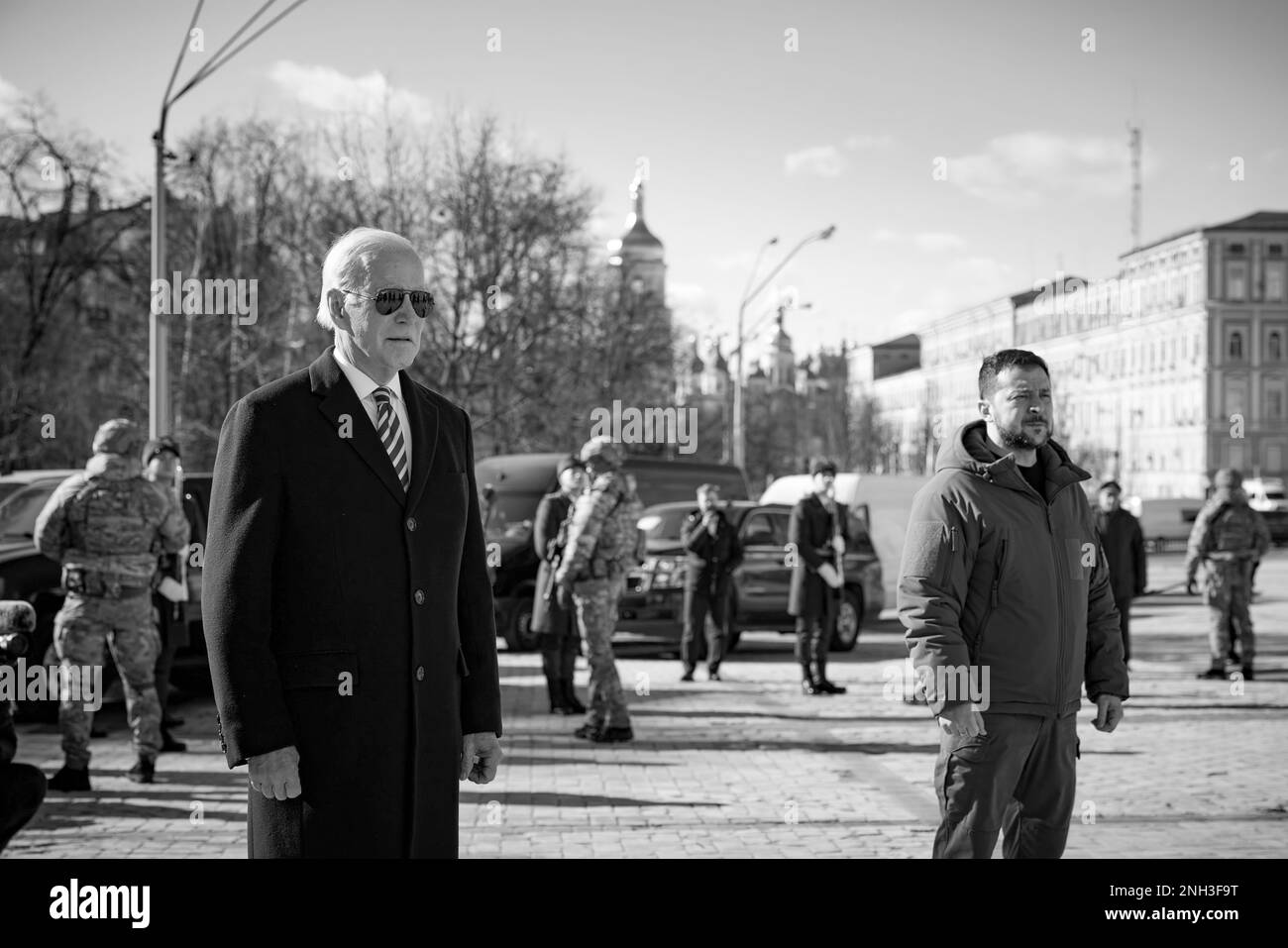 KIEV, UKRAINE - 20 février 2023 -États-Unis Le président JOE BIDEN a fait un trajet de 10 heures en train de la Pologne au capitole de Kiev, où il a rencontré le président ukrainien VOLODYMYR ZELENSKY. La visite de Biden « sous le radar » a consisté à réaffirmer l’engagement des États-Unis en faveur de l’effort de guerre en Ukraine et d’une éventuelle paix dans la région. À Kiev, le président Biden a annoncé une nouvelle livraison d'équipements critiques pour l'Ukraine. Ce paquet comprend des munitions d'artillerie, des systèmes anti-armures et des radars de surveillance aérienne pour aider à protéger le peuple ukrainien des bombardements aériens. Photo: Le Président de l'Ukraine Banque D'Images