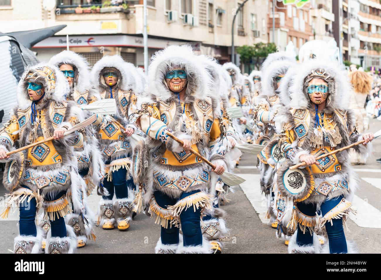 Badajoz, Espagne, dimanche. 19 février 2023. Défilez dans les rues de Badajoz, groupe appelé El Vaivén Banque D'Images