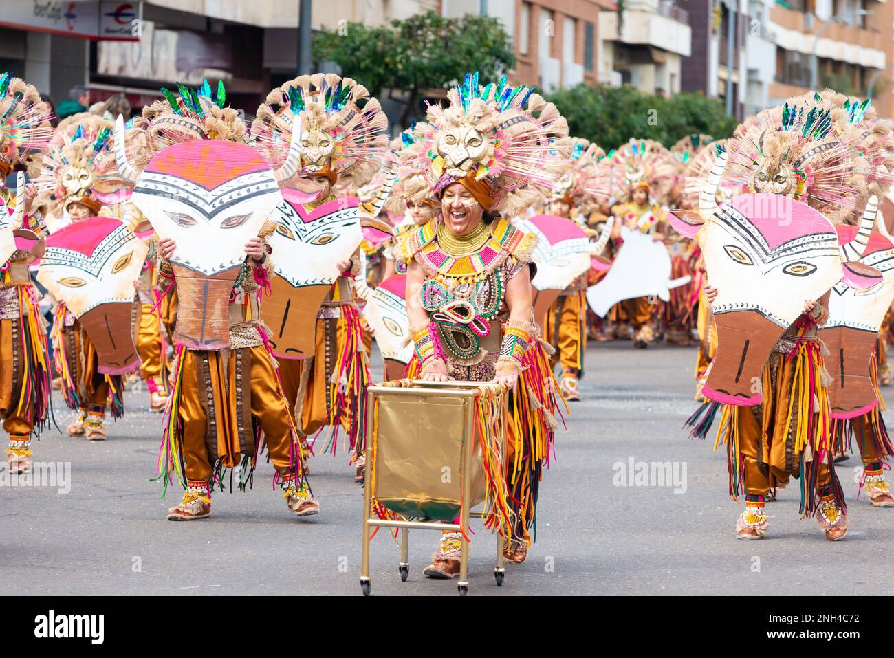 Badajoz, Espagne, dimanche. 19 février 2023. Défilez dans les rues de Badajoz, groupe appelé la bullanguera Banque D'Images