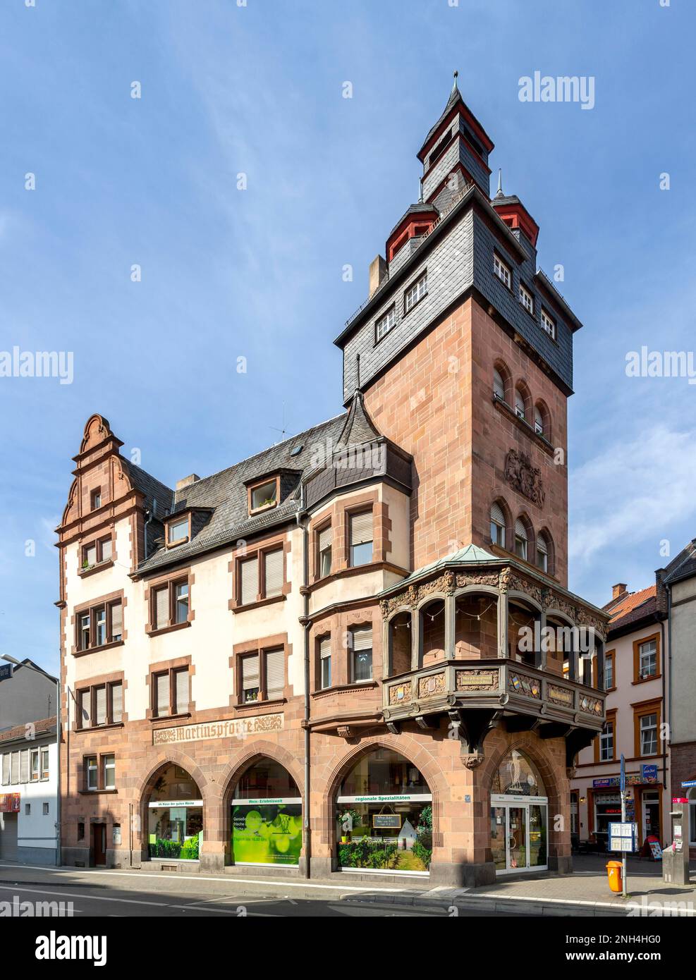 Maison Martinpforte, ou pharmacie de la vieille ville, construite en 1904 à la place d'une porte médiévale, Worms, Rhénanie-Palatinat, Allemagne Banque D'Images