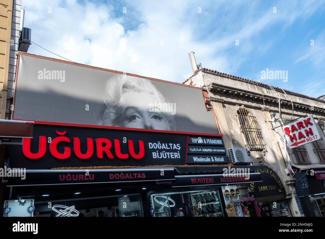 Uğurlu Dogaltaş panneau de magasin. Panneau d'affichage de la bannière portrait de Marilyn Monroe. Fatih Istanbul Turquie Banque D'Images