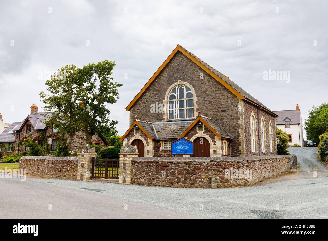 Vue de face de la chapelle Moriah Baptist à Marloes, un petit village de la péninsule de Marloes dans le parc national de la côte de Pembrokeshire, dans l'ouest du pays de Galles Banque D'Images