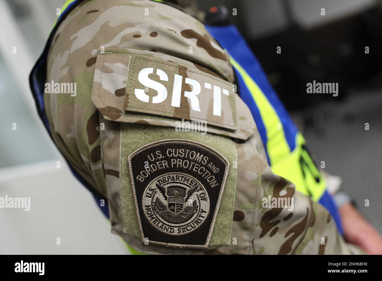 L'équipe spéciale d'intervention des douanes et de la protection des frontières des États-Unis s'entraîne au Northeast Counterdrugs Training Center à Fort Indiantown Gap. PA, 19 juillet 2022. Les agents de la SRT apprenaient les bases de la brèche pour de nombreux types de portes verrouillées. Garde nationale de l'armée, CBP, DHS, Fort Indiantown Gap, SRT, PA garde nationale, Banque D'Images
