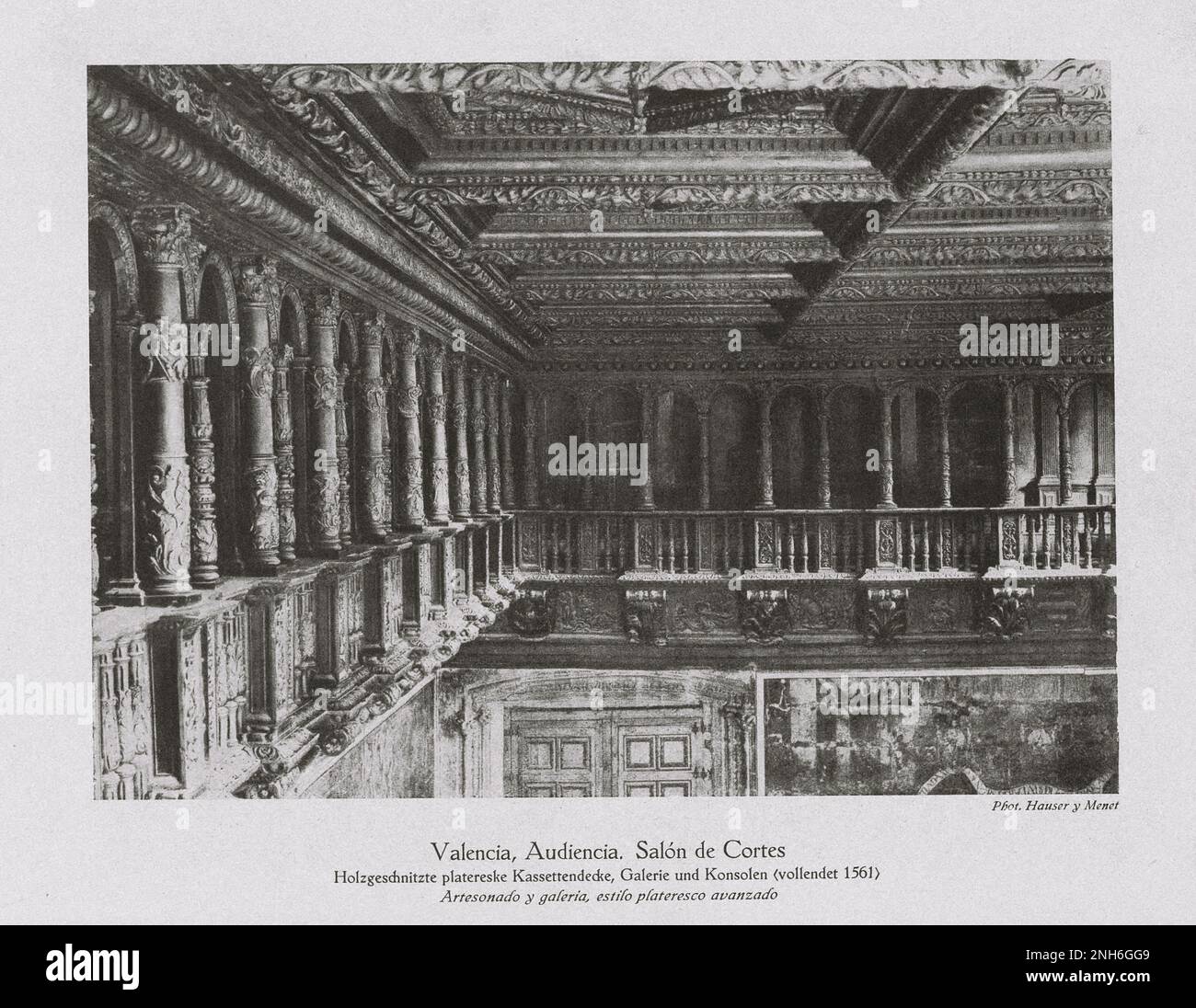 Architecture de la vieille Espagne. Photo d'époque de l'Audiencia de Valenci (Real Audiencia de Valencia), salon de Cortes. Plafond à coffed et galerie Valencia, style pateresque avancé Banque D'Images