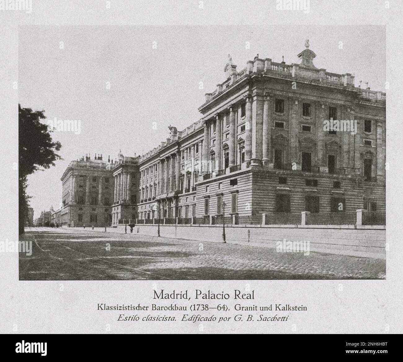 Vieille Espagne. Photo d'époque du Palais Royal de Madrid (Palacio Real de Madrid). Édifice baroque classique (1738-1764). Granit et calcaire. La résidence officielle de la famille royale espagnole dans la ville de Madrid, bien que maintenant utilisée seulement pour les cérémonies d'État. Banque D'Images