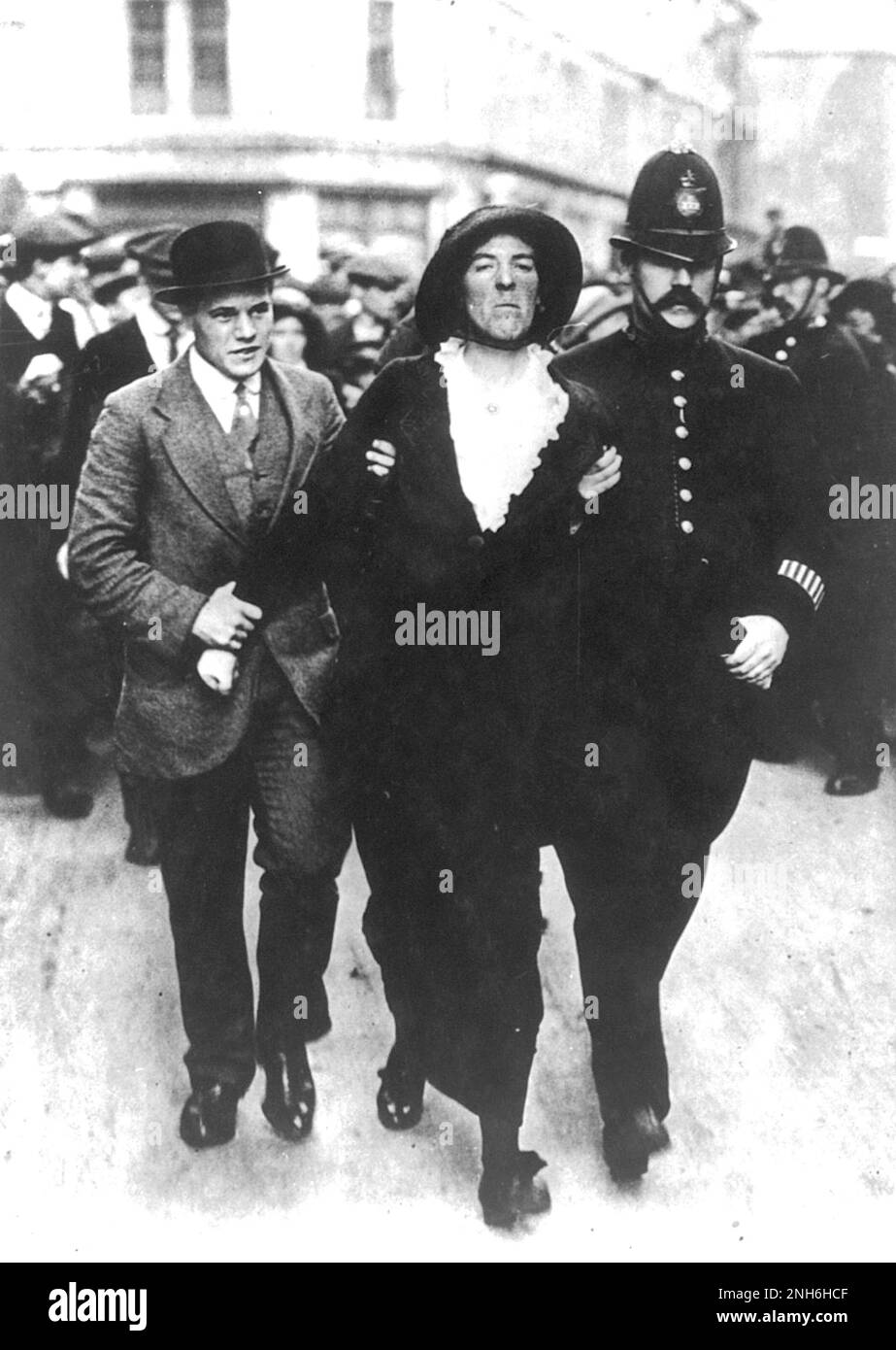Arrestation d'une suffragette, Londres - 1913 Banque D'Images