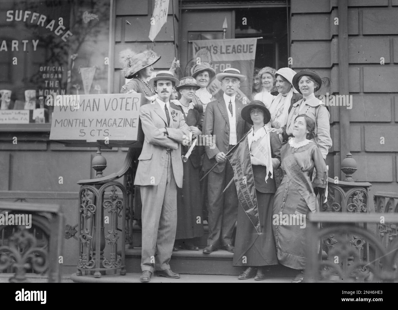 Membres de la Ligue des hommes pour le suffrage féminin à New York au Parti du suffrage féminin de Manhattan - 1913 Banque D'Images