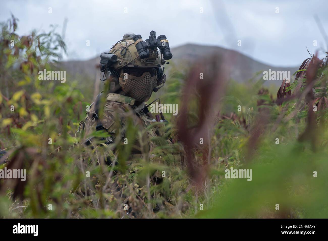 220720-N-WG572-1142 BASE AÉRIENNE DES SOUFFLETS, Hawaï (20 juillet 2022) – les phoques de la République de Corée se déplacent à leur objectif lors des opérations militaires sur l'entraînement en terrain urbain pendant la Rim du Pacifique (RIMPAC) 2022, 20 juillet. Vingt-six nations, 38 navires, trois sous-marins et plus de 170 avions et 25 000 membres du personnel participent au RIMPAC de 29 juin au 4 août dans les îles hawaïennes et dans le sud de la Californie. Le plus grand exercice maritime international au monde, RIMPAC offre une occasion unique de formation tout en favorisant et en soutenant les relations de coopération entre les participants Banque D'Images