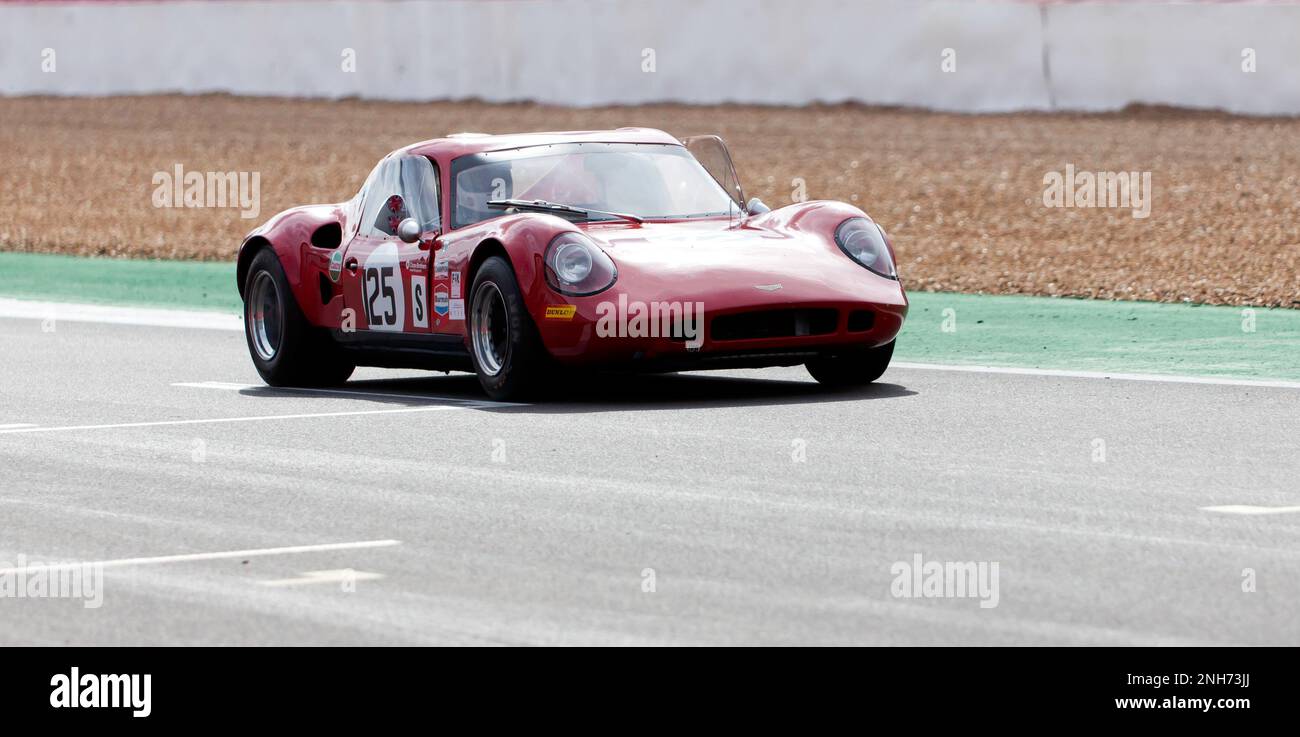 Chevron B8 de Chris Lillingston-Price, dans le droit de Hamilton, lors de la HSCC Thundersports Race, au Silverstone Classic 2022 Banque D'Images