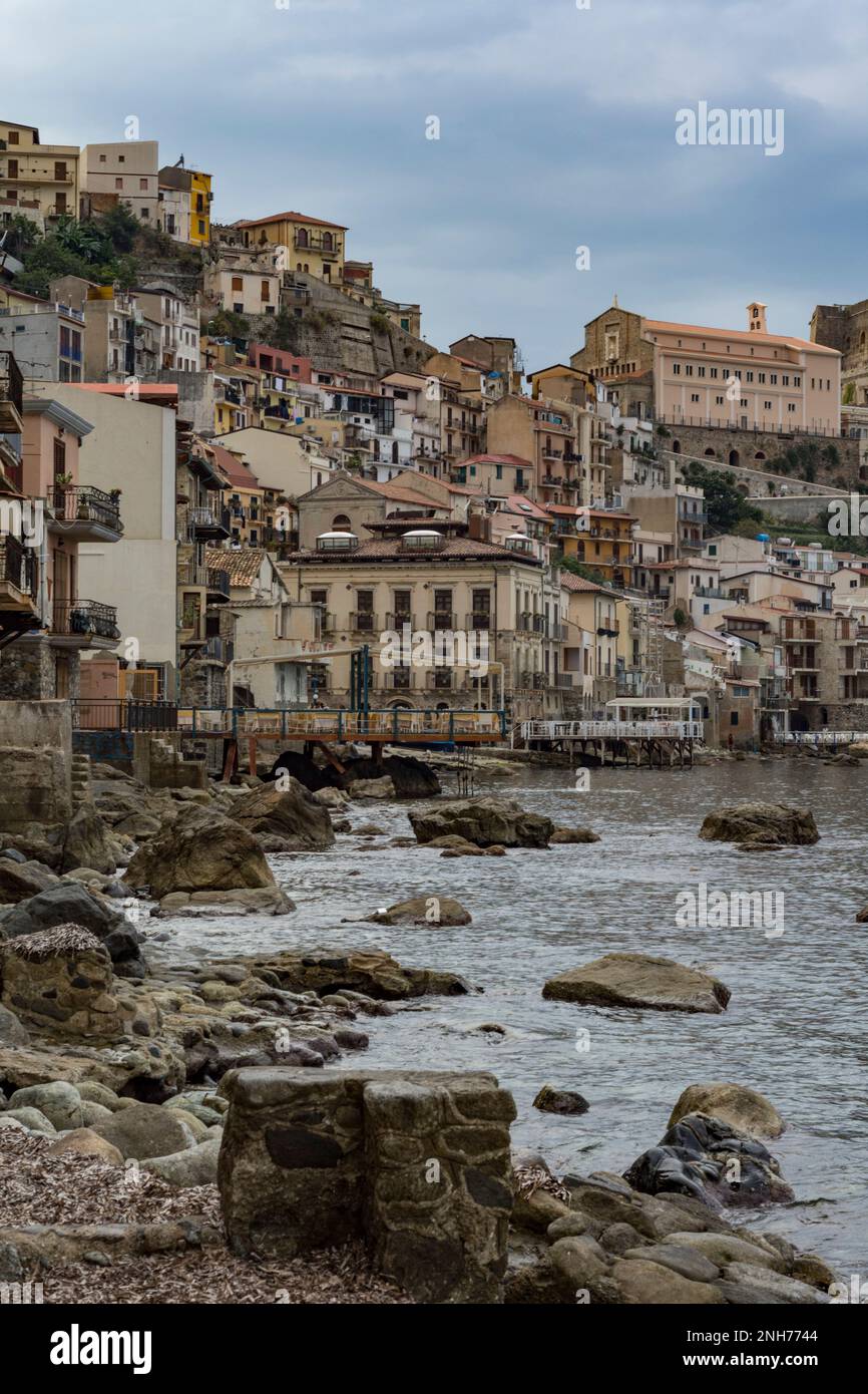 Le petit hameau de pêcheurs caractéristique de Chianalea, Calabre Banque D'Images