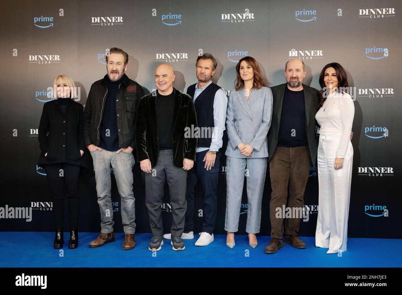 MILAN, ITALIE - FÉVRIER 14 : Luciana Littizetto, Marco Giallini, Luca Zingaretti, Carlo Cracco, Paola. Cortellesi, Antonio Albanese, Sabrina Ferilli A. Banque D'Images