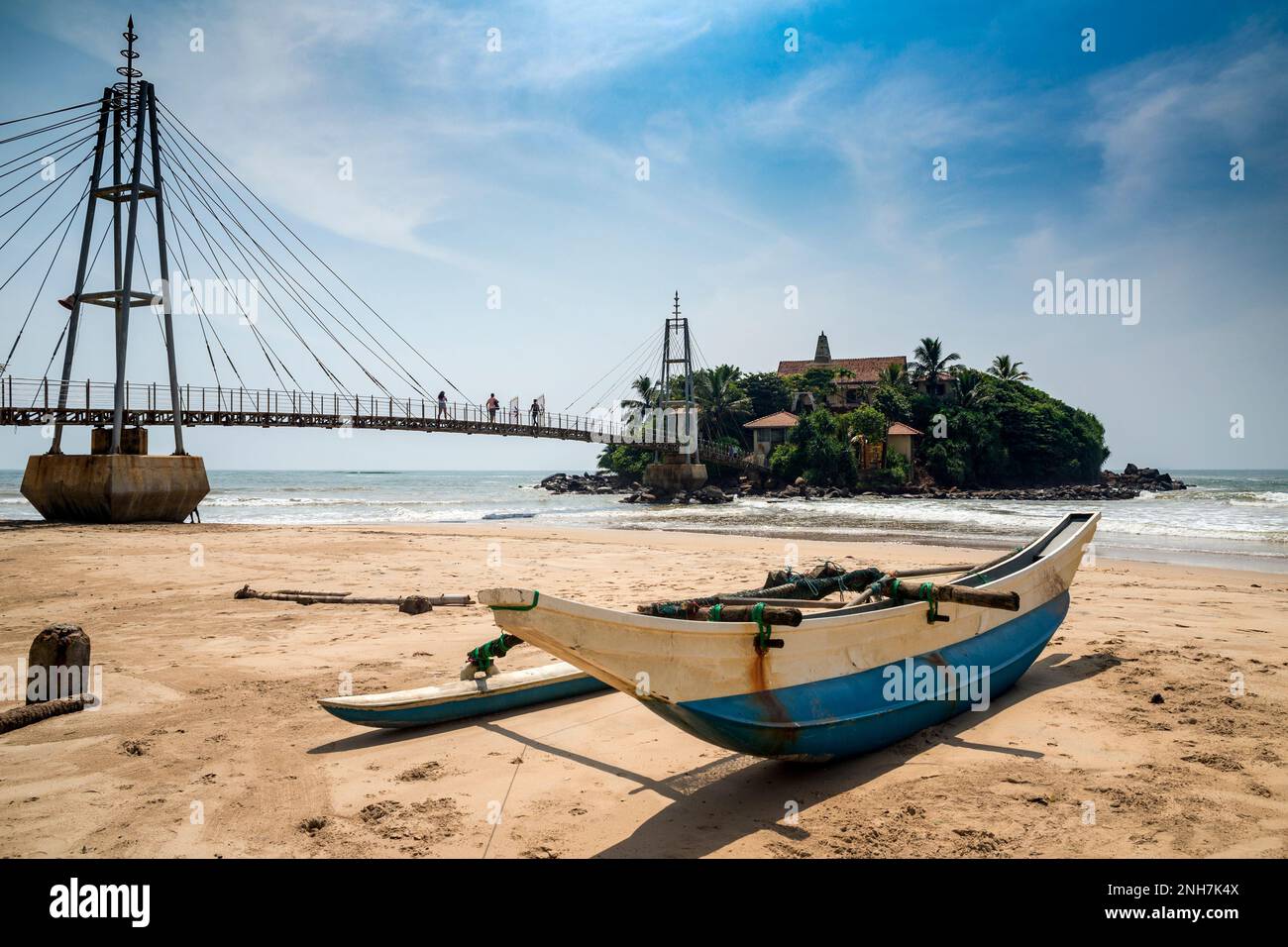 Temple bouddhiste Paravi Duwa, chemin Golden Island, Matara, district de Matara, Sri Lanka Banque D'Images Temple bouddhiste Paravi Duwa, chemin Golden Island, Matara, district de Matara, Sri Lanka Banque D'Images